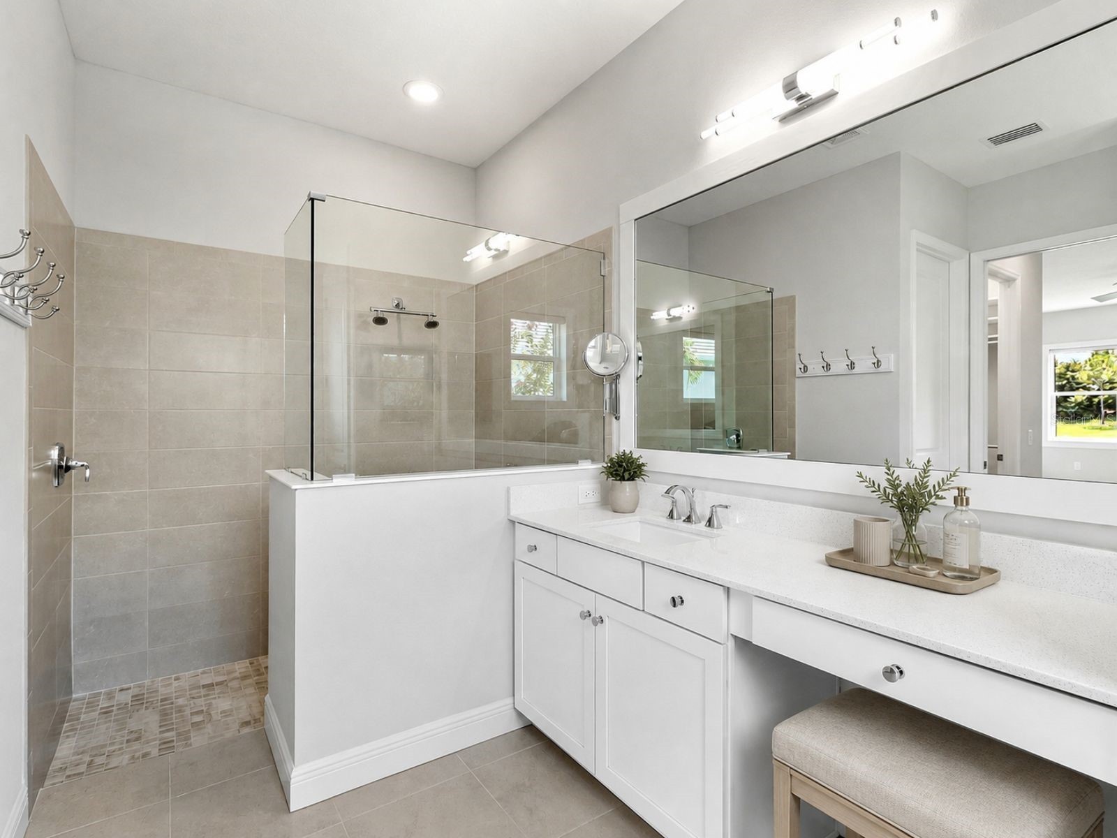 8282 Grande Shores Drive Sarasota FL 34240 A4697772 image36