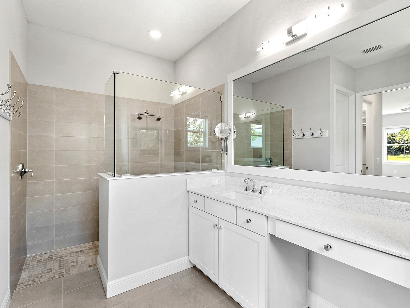 8282 Grande Shores Drive Sarasota FL 34240 A4697772 image37