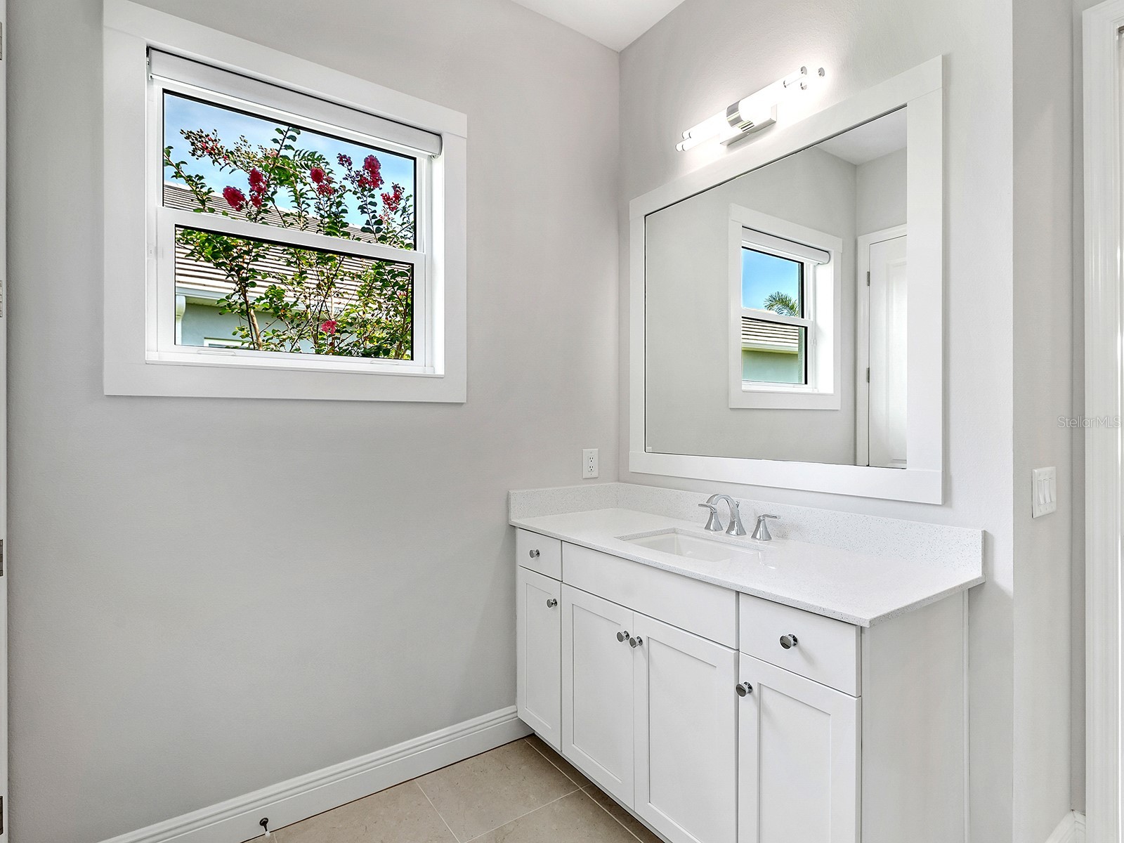 8282 Grande Shores Drive Sarasota FL 34240 A4697772 image41