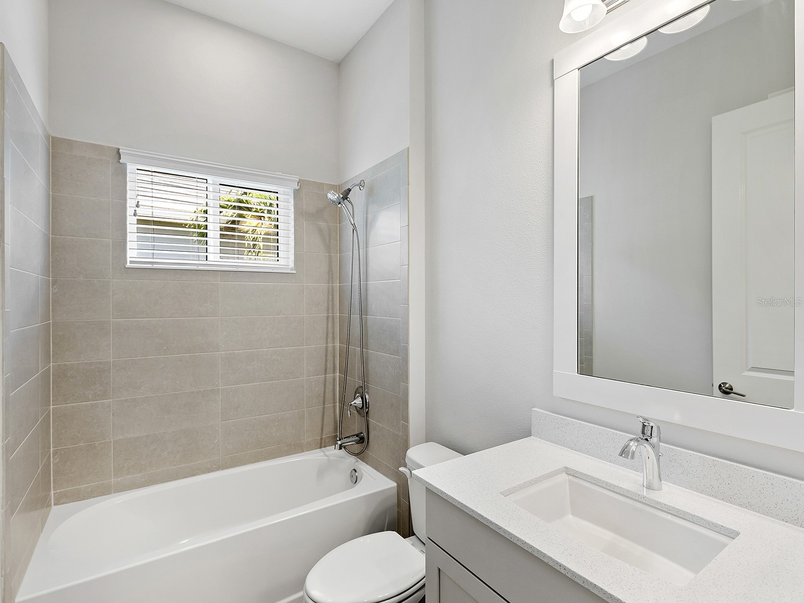 8282 Grande Shores Drive Sarasota FL 34240 A4697772 image43