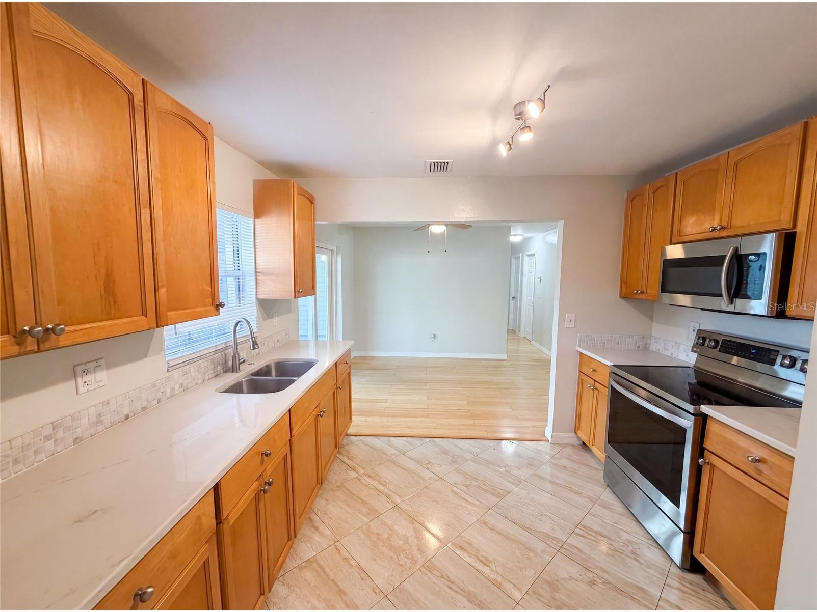 8283 86th Avenue Seminole FL 33777 O6424070 image2