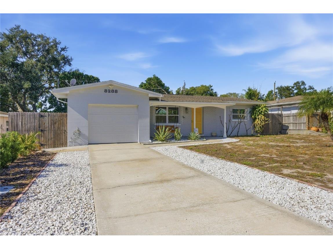 8288 137th Lane Seminole FL 33776 TB8456111 image1