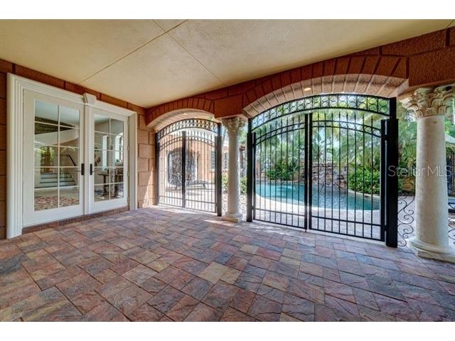 829 Bruce Avenue Clearwater Beach FL 33767 TB8441451 image2