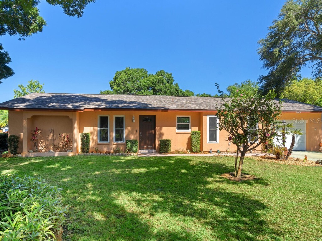829 Cypress Wood Lane Sarasota FL 34243 A4609707 image1