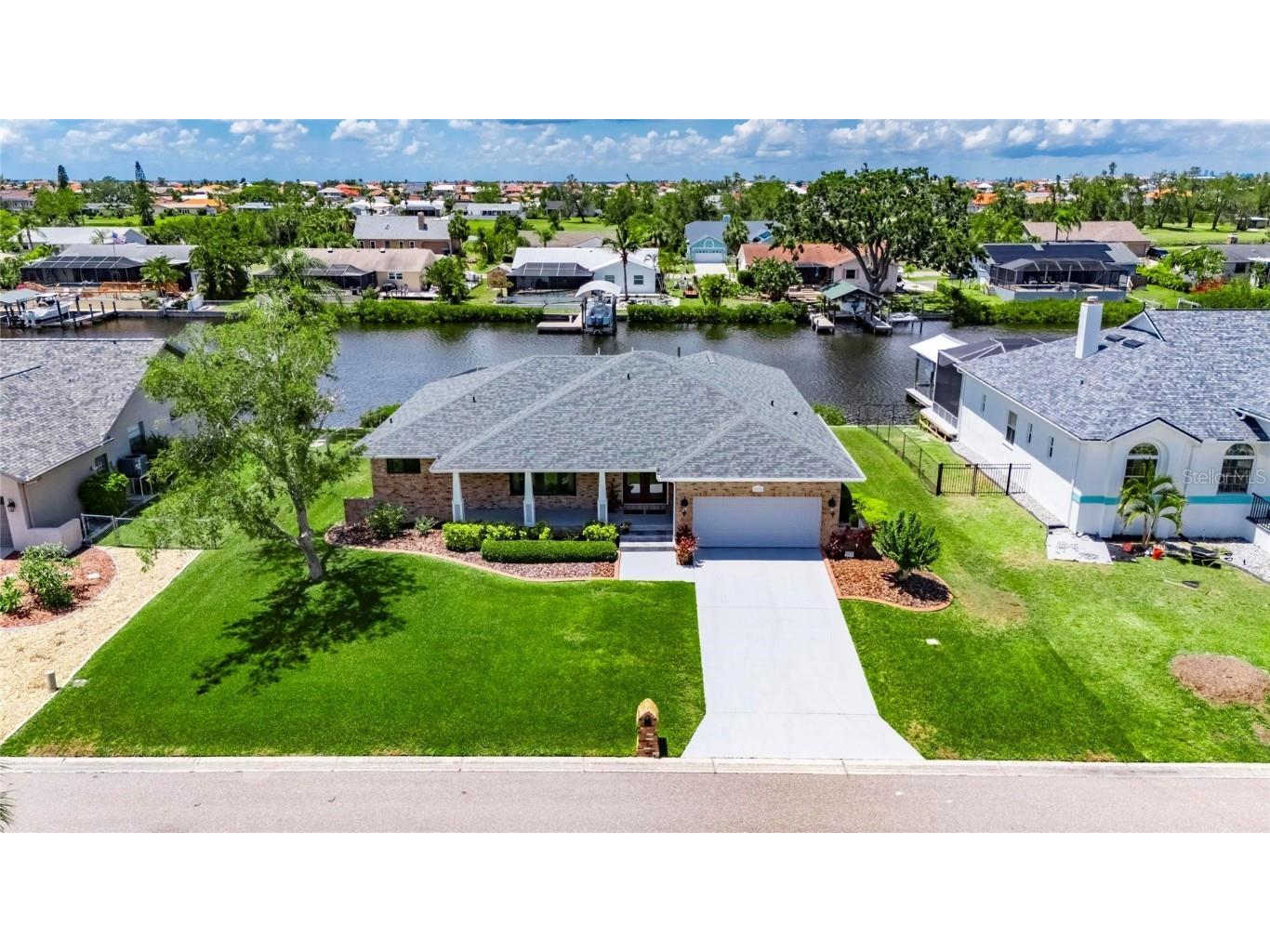 829 Golf Island Drive Apollo Beach FL 33572 - ST. ANDREWS CANAL TB8368893 image1