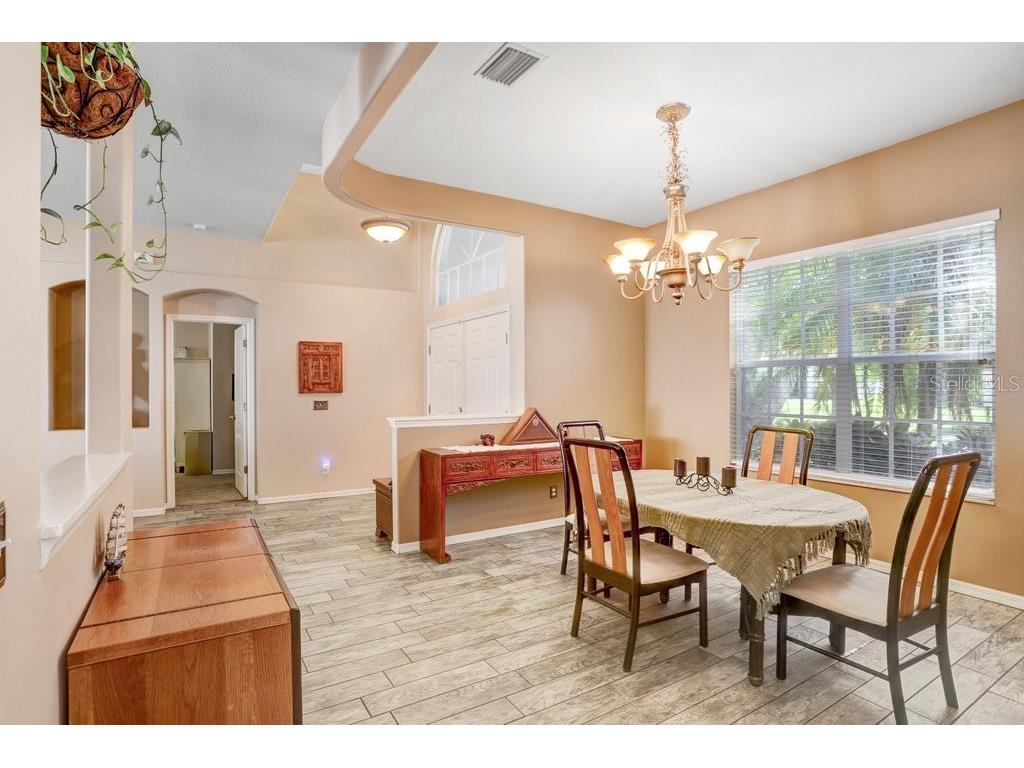 829 Innergary Place Valrico FL 33594 TB8437539 image2