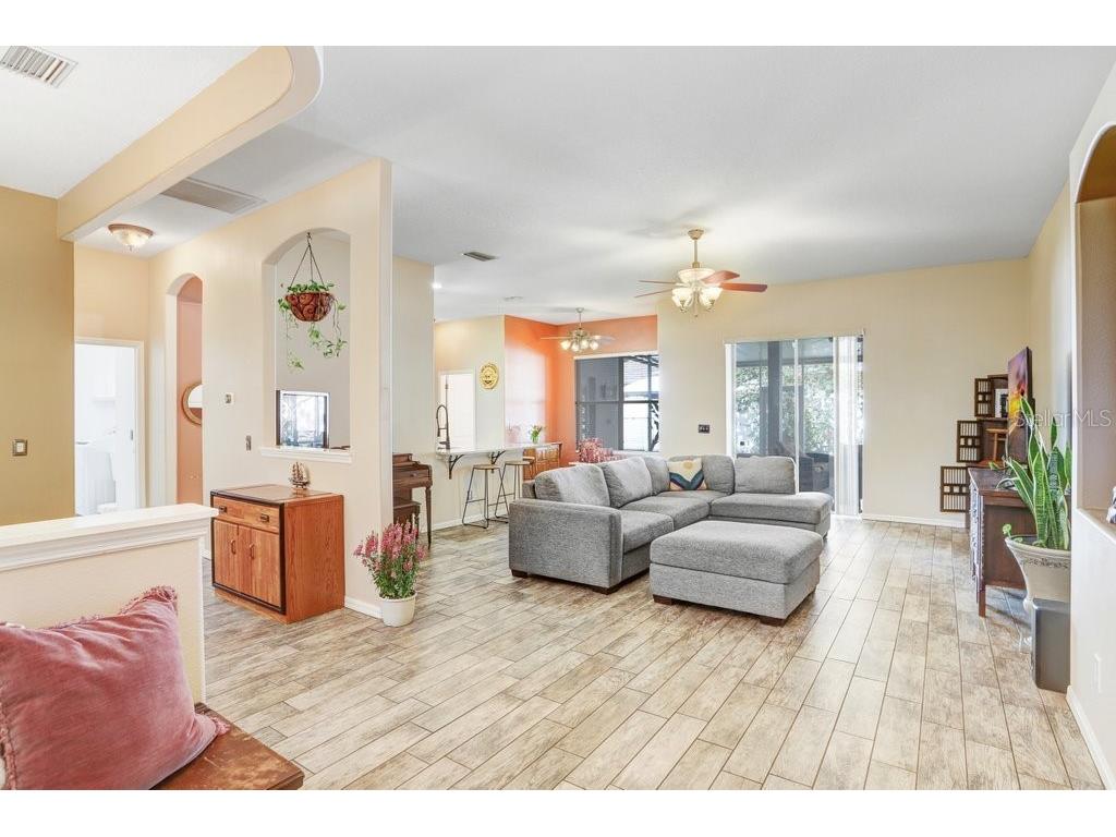 829 Innergary Place Valrico FL 33594 TB8437539 image5