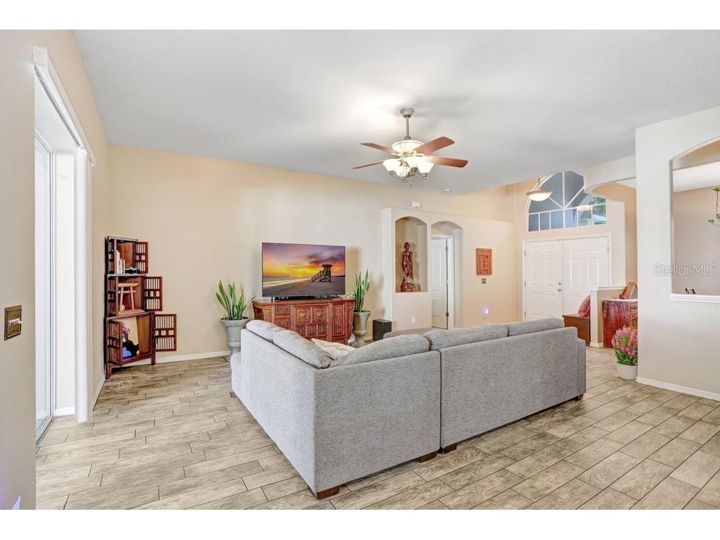 829 Innergary Place Valrico FL 33594 TB8437539 image6