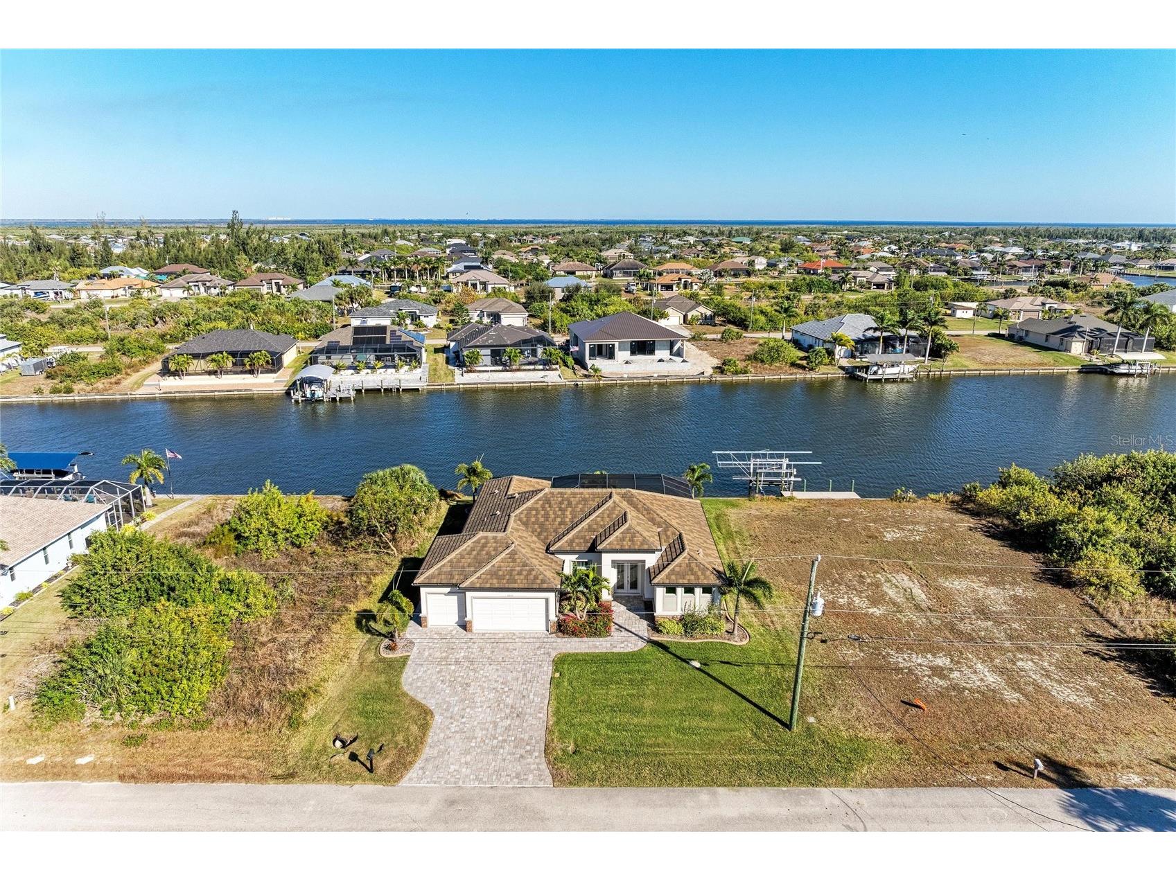 8290 Tracy Circle Port Charlotte FL 33981 - TRACY WATERWAY D6145999 image1