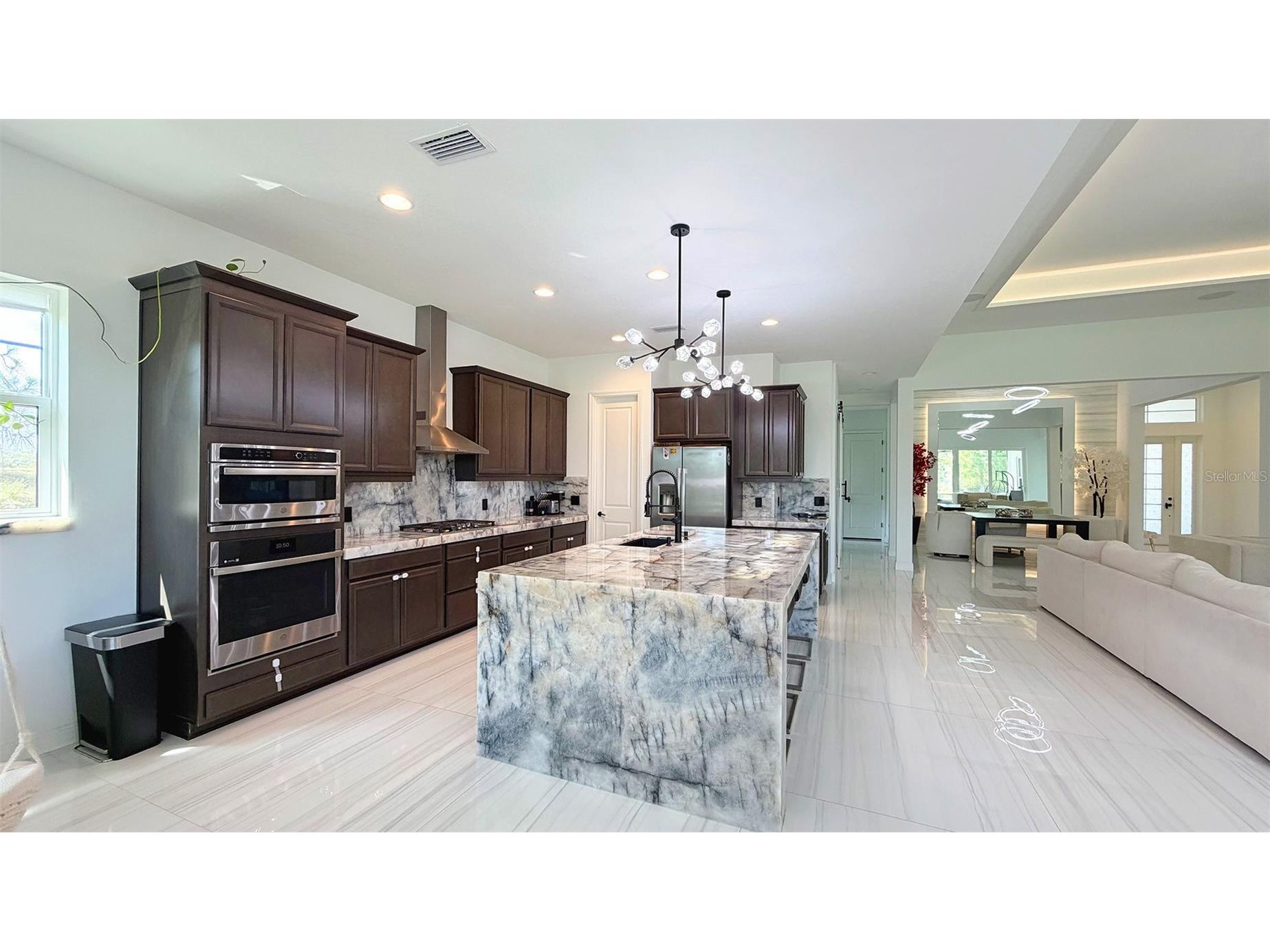 8294 Grande Shores Drive Sarasota FL 34240 A4694938 image16