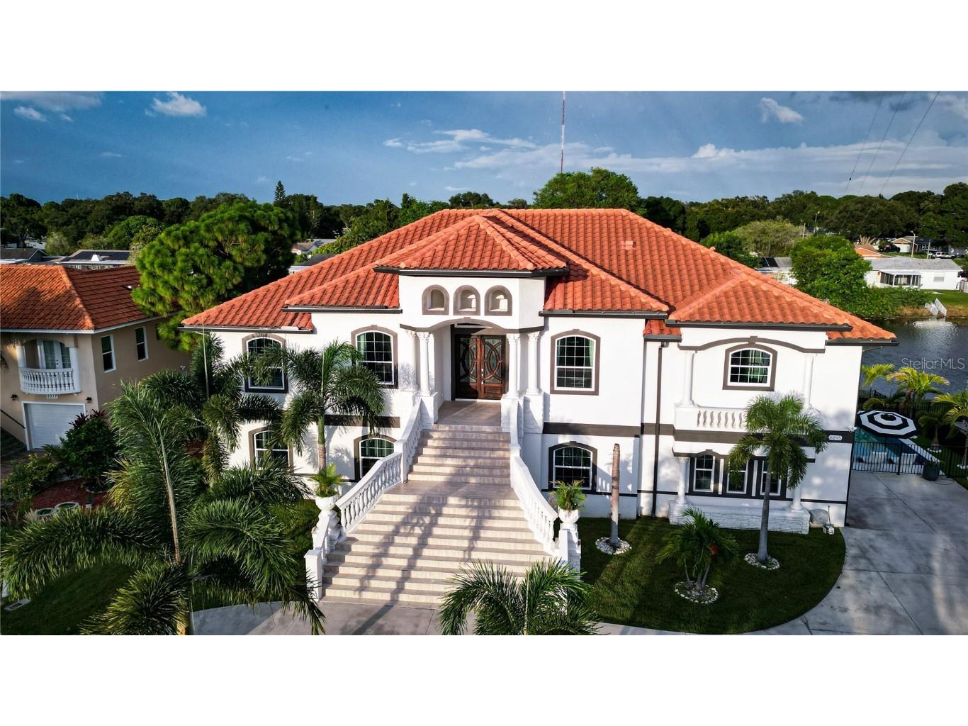 8295 Cheyenne Drive Seminole FL 33777 - LONG BAYOU CANAL T3541190 image1