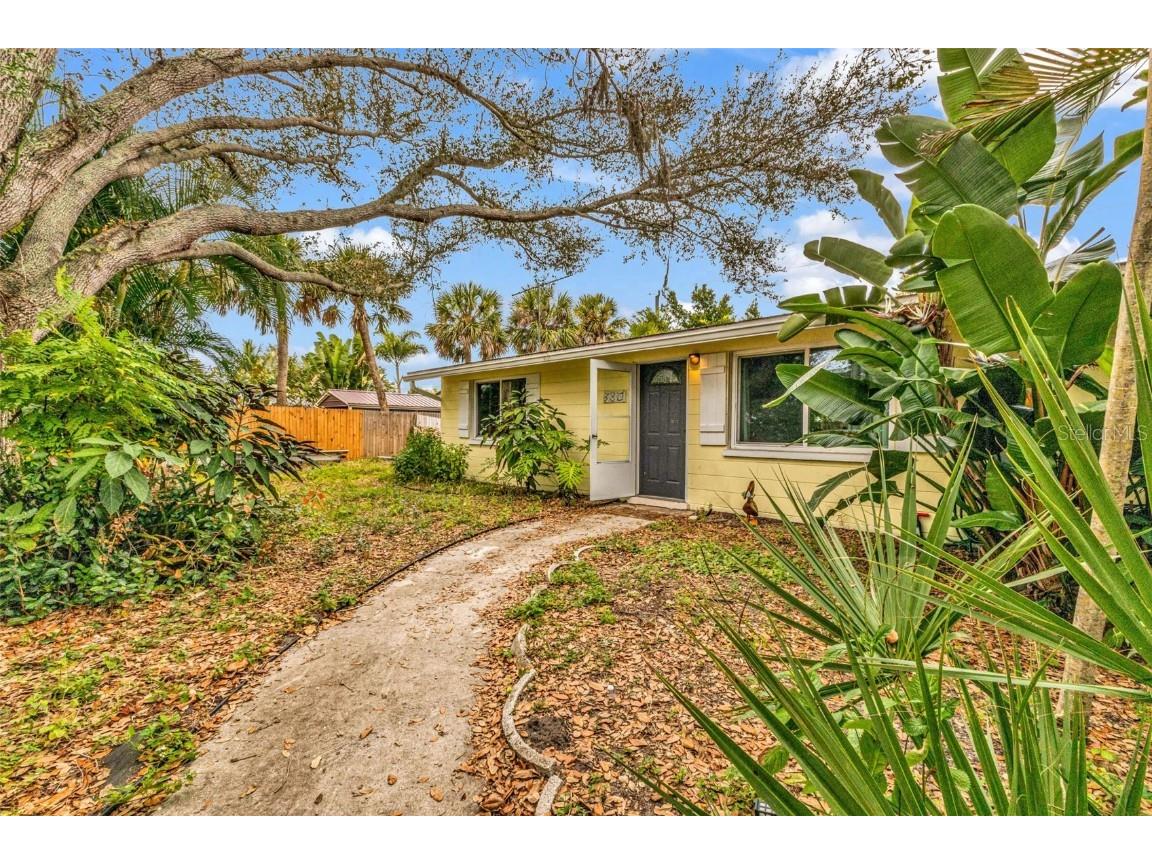 830 E 3rd Street Englewood FL 34223 C7519249 image2