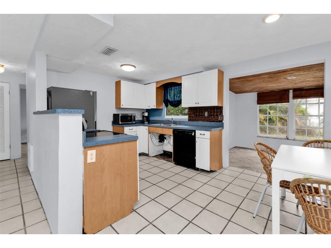 830 E 3rd Street Englewood FL 34223 C7519249 image8