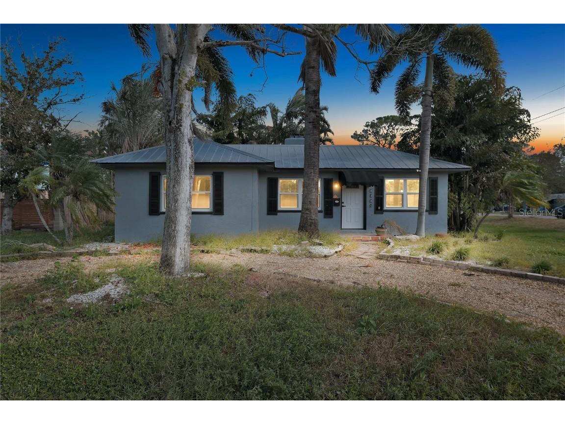 8301 Riverside Drive NE Saint Petersburg FL 33702 O6363359 image1