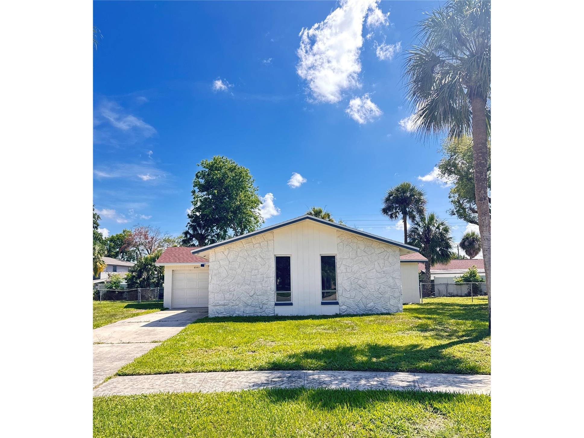 8302 N Flintrock Court Tampa FL 33615 A4696694 image1