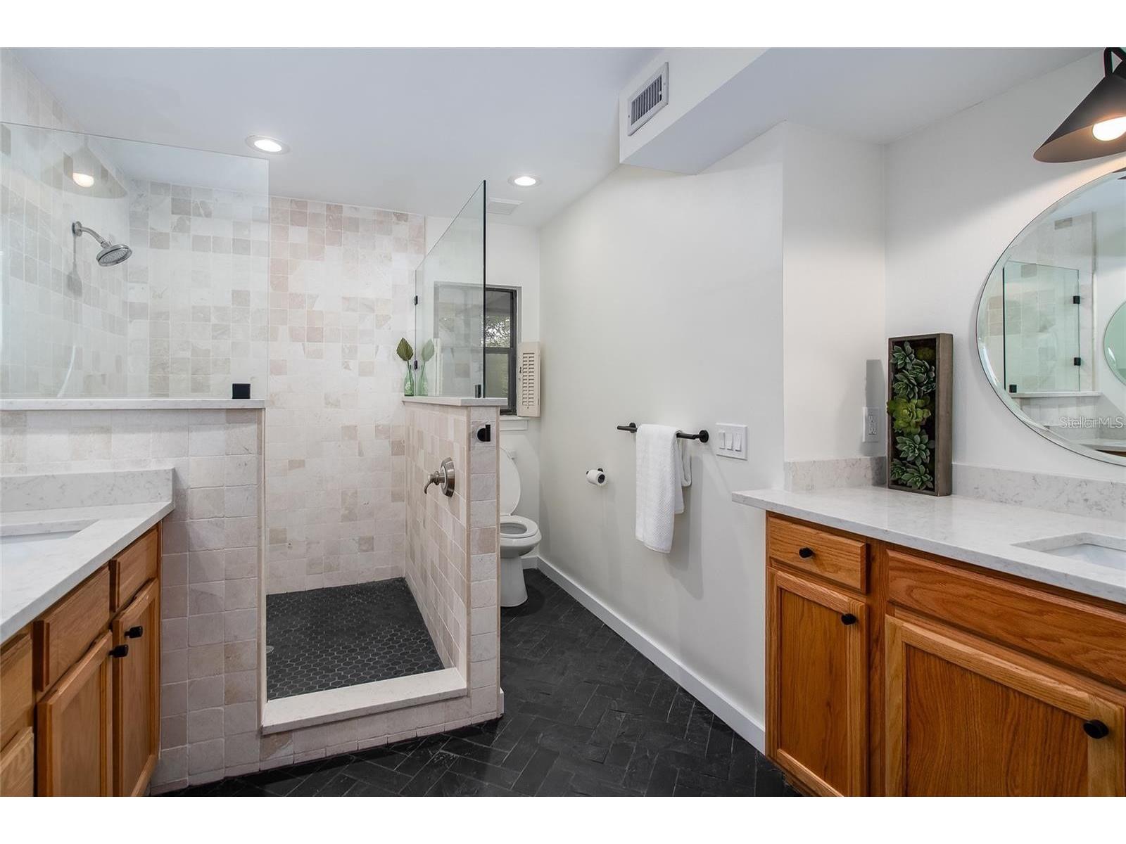 8303 N River Oaks Court Tampa FL 33617 TB8486414 image20