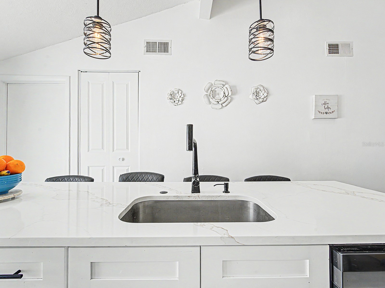 8304 Dasa Place Tampa FL 33615 TB8497516 image5