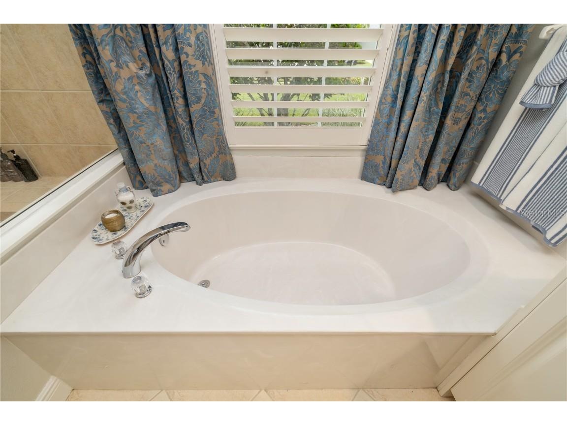 8307 Planters Knoll Terrace University Park FL 34201 A4663197 image31