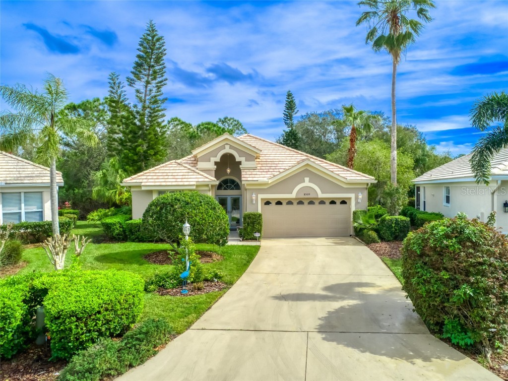8309 Idlewood Court Lakewood Ranch FL 34202 - LAKE UIHLEIN A4595029 image1
