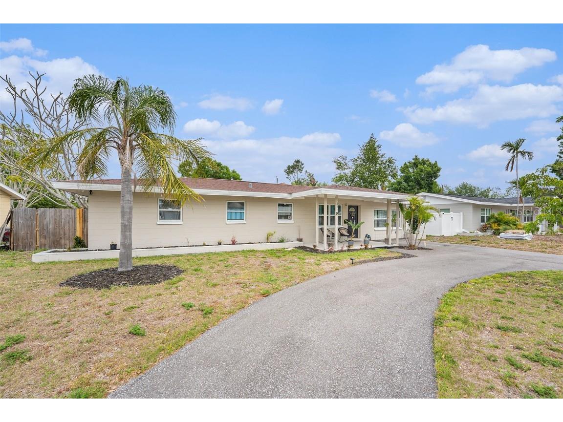 831 72nd Avenue N Saint Petersburg FL 33702 TB8371332 image1
