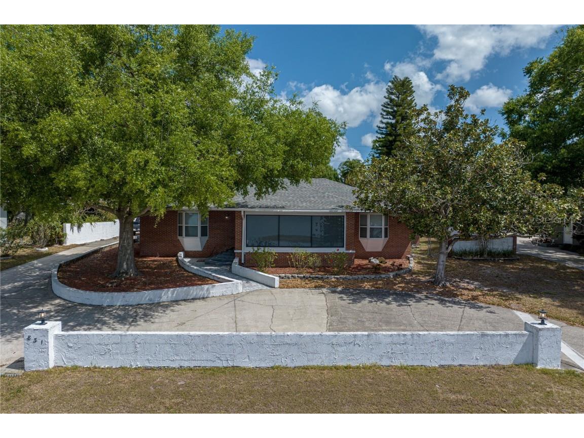 831 Lake Howard Drive Winter Haven FL 33881 - LAKE HOWARD P4924985 image1