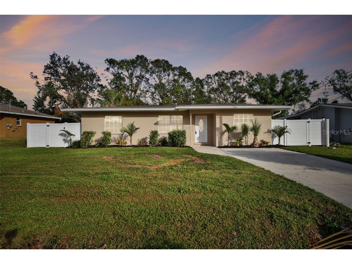 831 Searcy Avenue Sarasota FL 34237 U8251002 image1