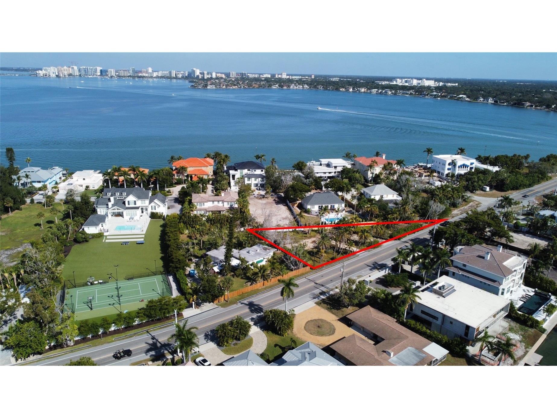 831 Siesta Drive Sarasota FL 34242 A4674955 image5