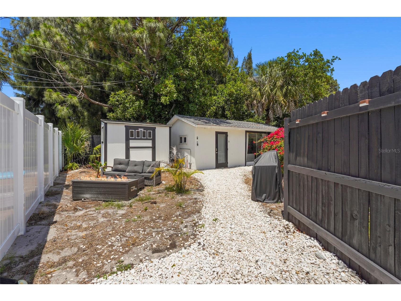 831 Winter Garden Drive Sarasota FL 34243 A4693534 image14