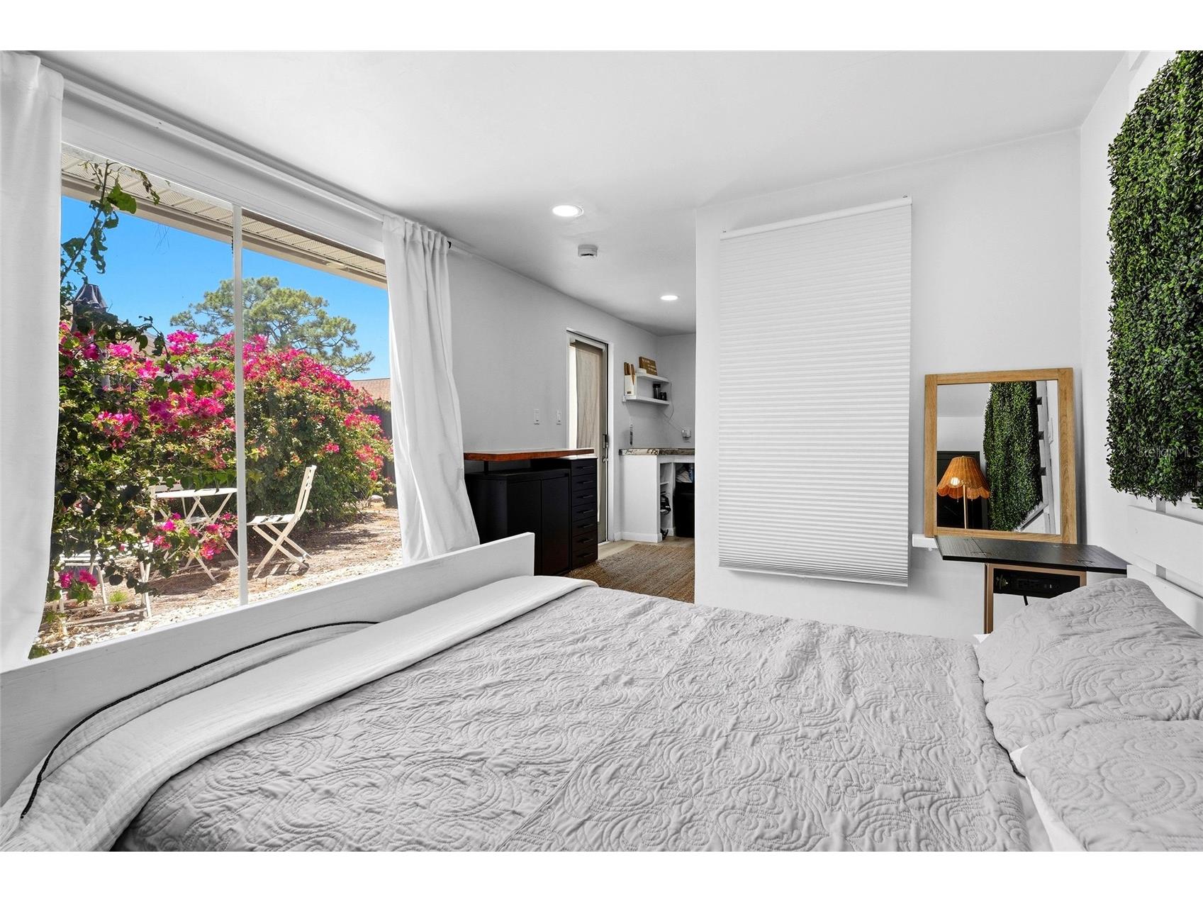 831 Winter Garden Drive Sarasota FL 34243 A4693534 image17