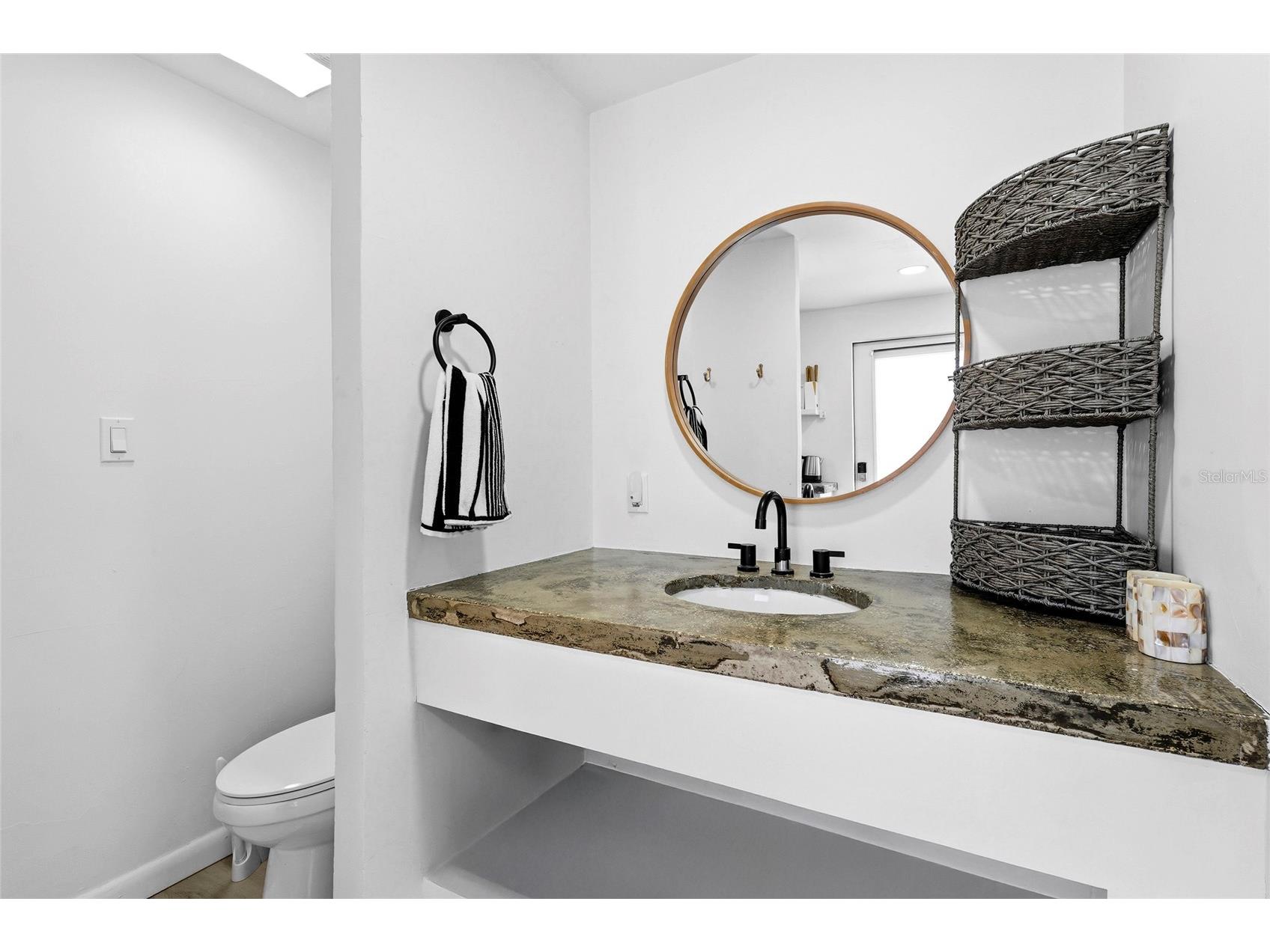 831 Winter Garden Drive Sarasota FL 34243 A4693534 image19