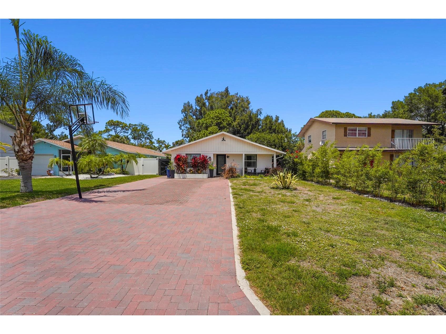 831 Winter Garden Drive Sarasota FL 34243 A4693534 image22