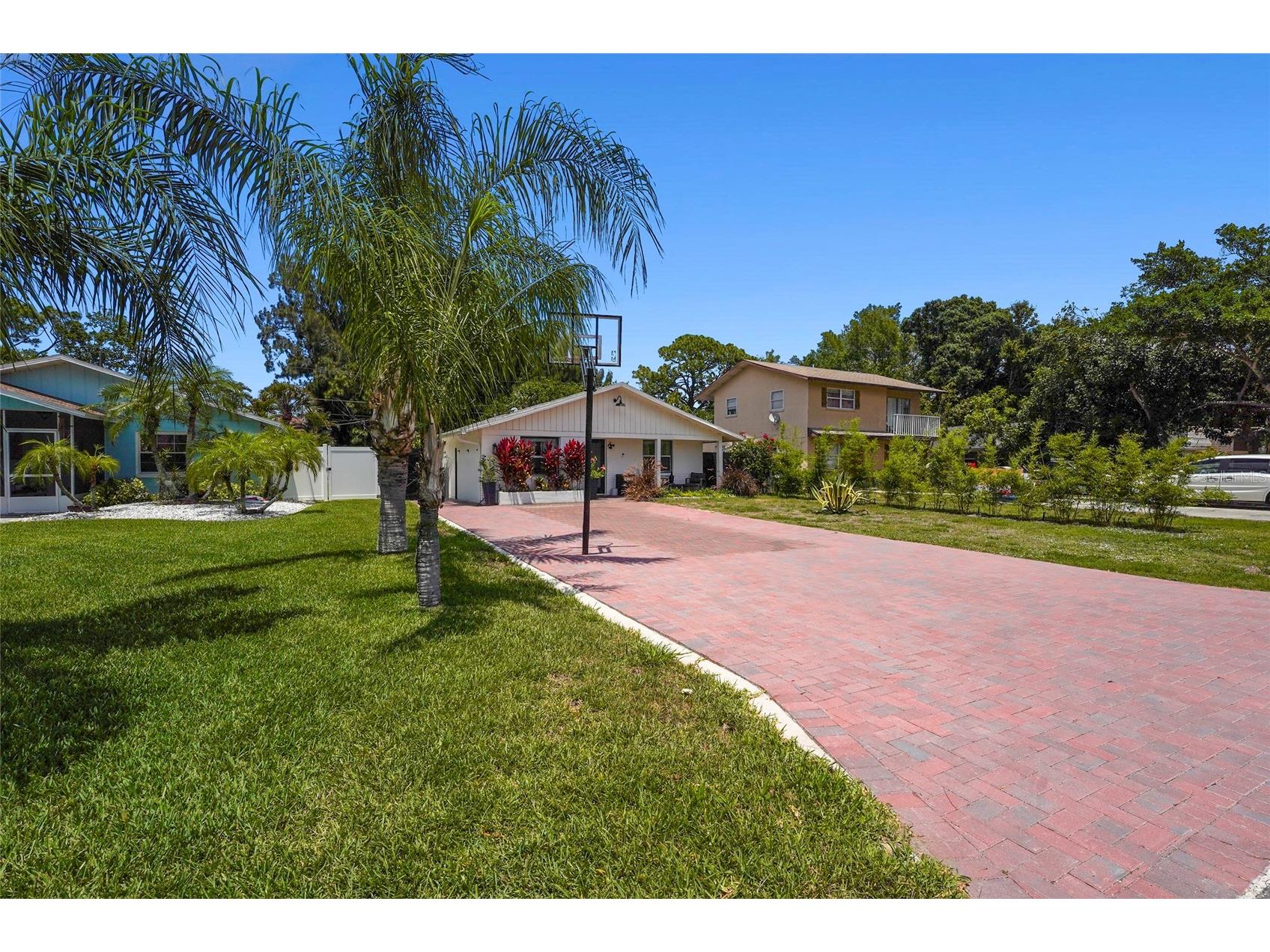 831 Winter Garden Drive Sarasota FL 34243 A4693534 image24