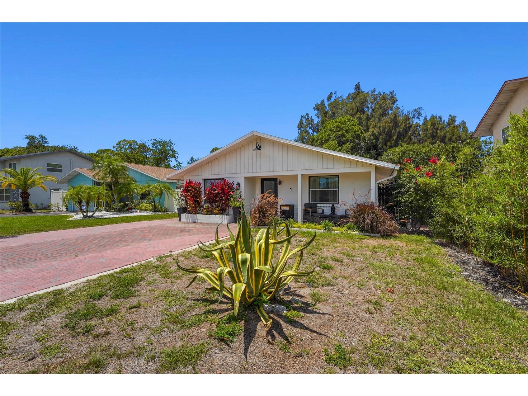 831 Winter Garden Drive Sarasota FL 34243 A4693534 image25