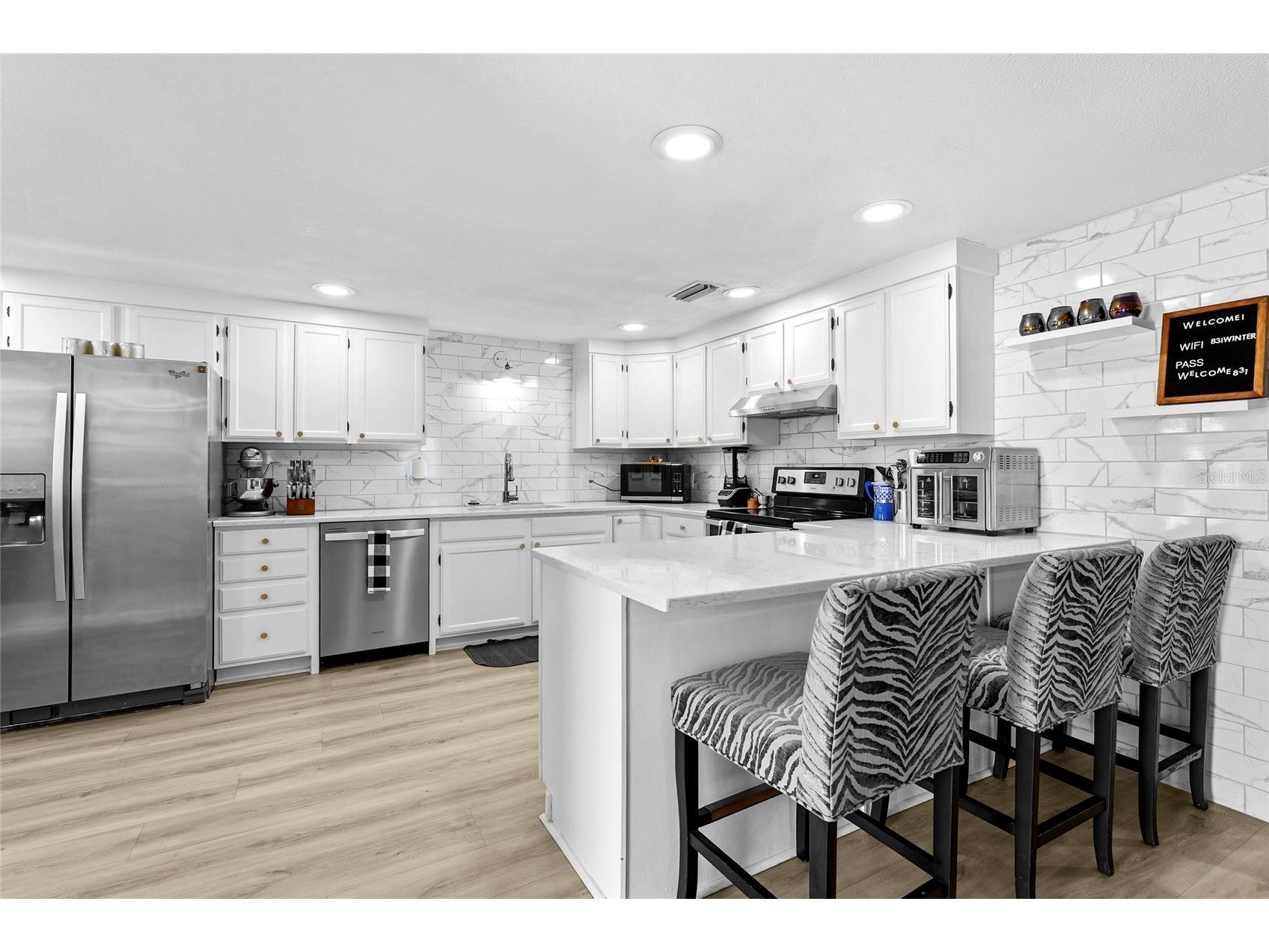 831 Winter Garden Drive Sarasota FL 34243 A4693534 image3