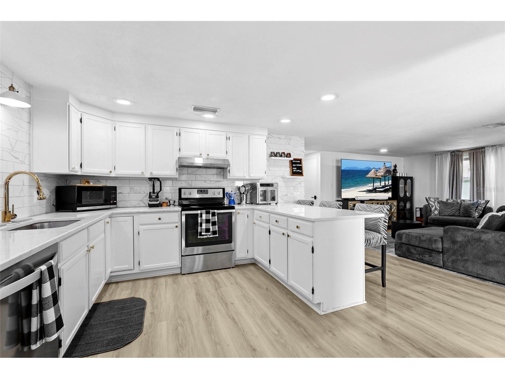 831 Winter Garden Drive Sarasota FL 34243 A4693534 image30