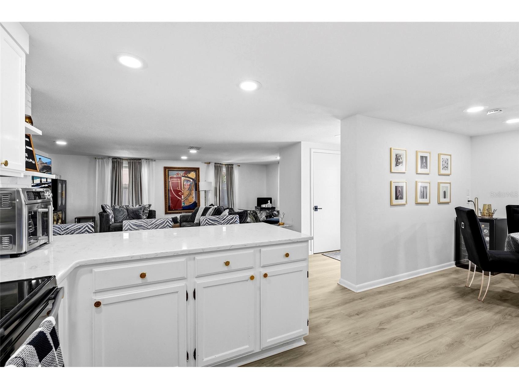 831 Winter Garden Drive Sarasota FL 34243 A4693534 image32