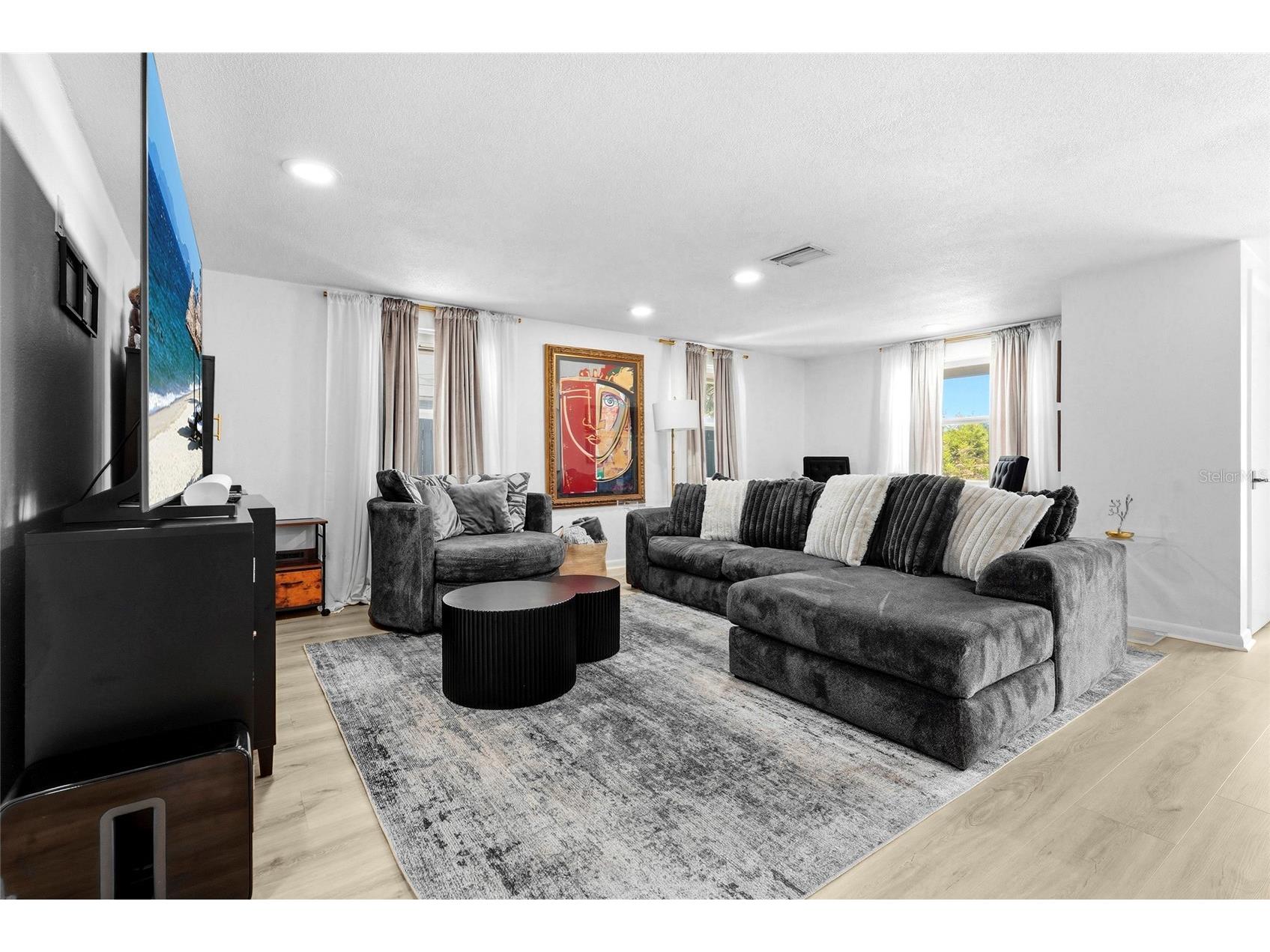 831 Winter Garden Drive Sarasota FL 34243 A4693534 image33