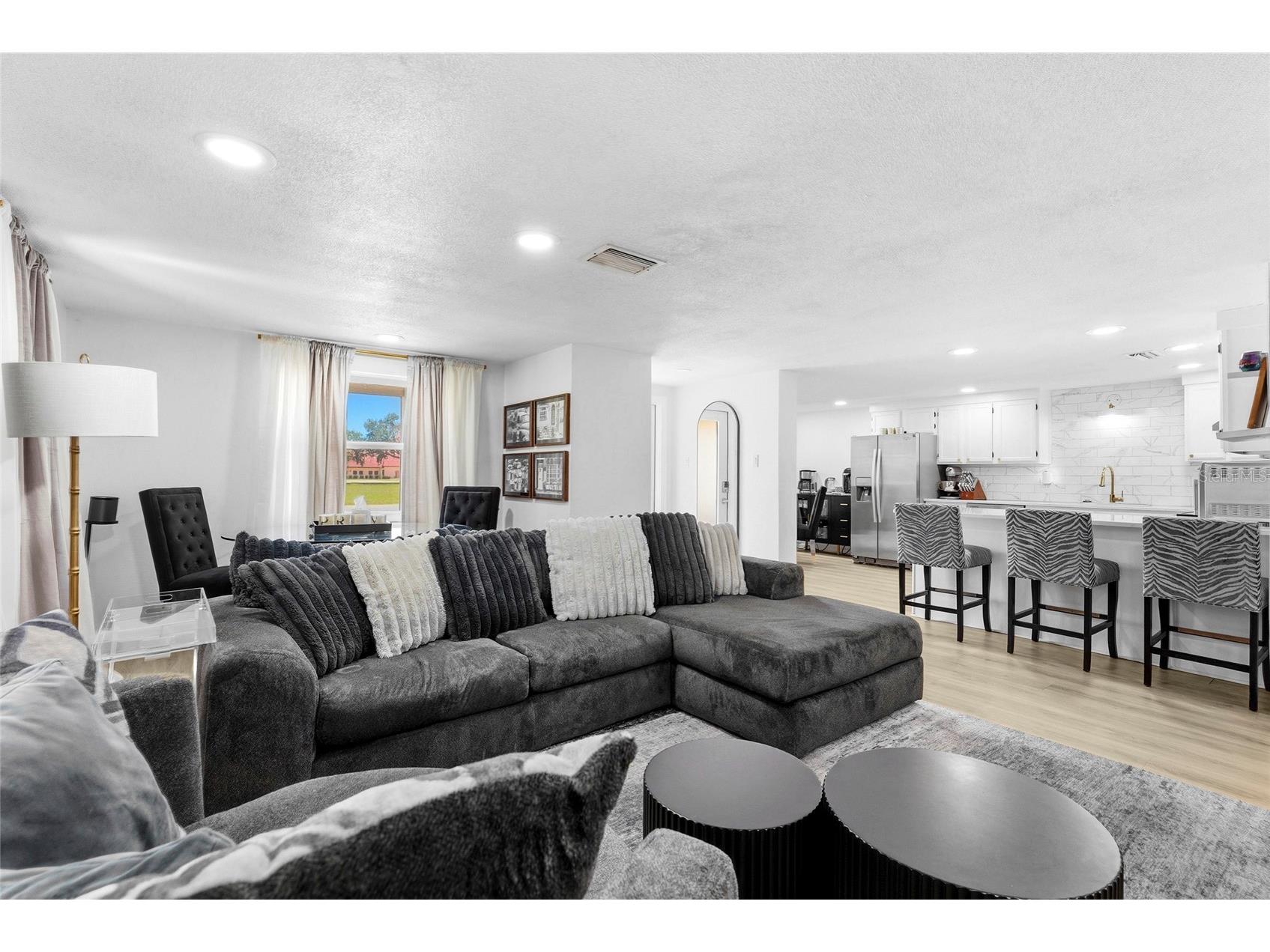 831 Winter Garden Drive Sarasota FL 34243 A4693534 image34