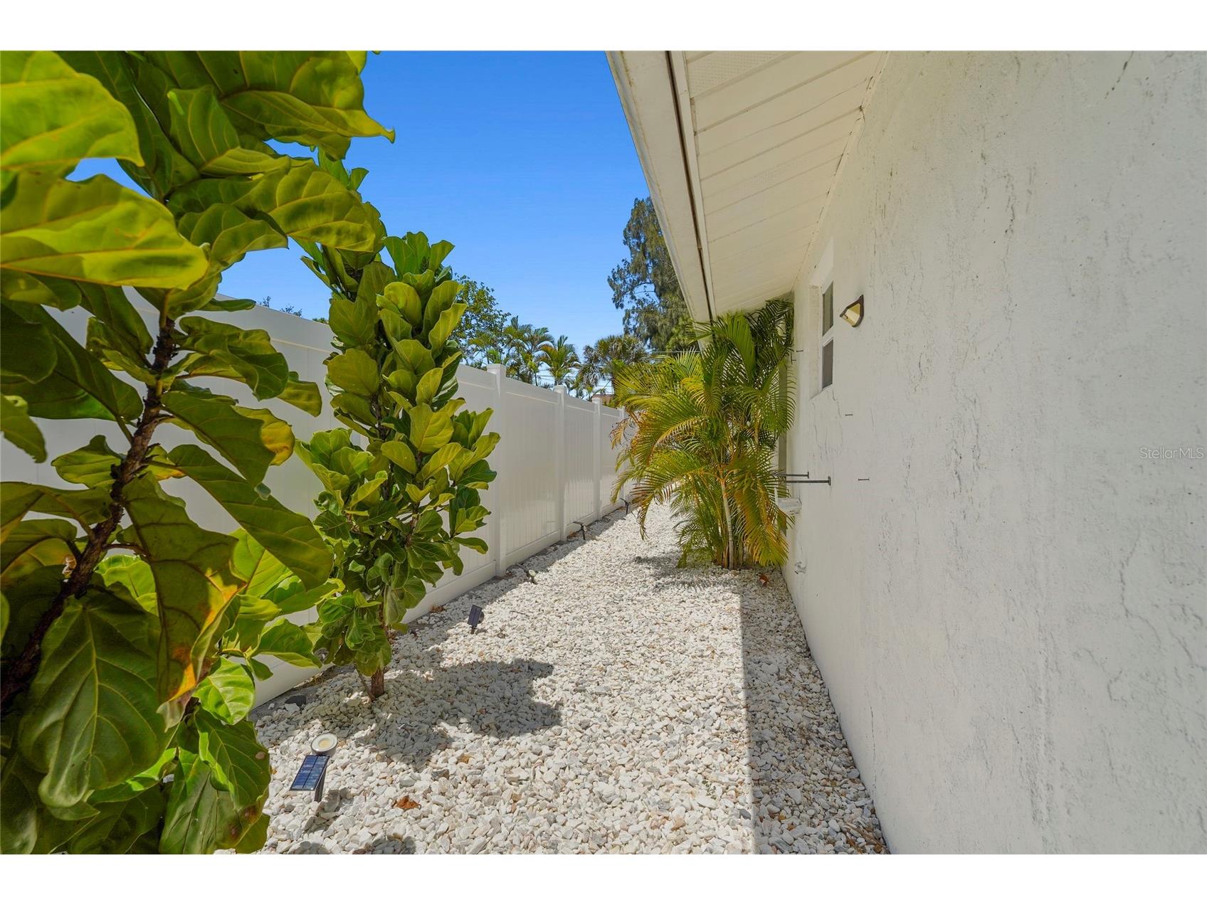 831 Winter Garden Drive Sarasota FL 34243 A4693534 image49