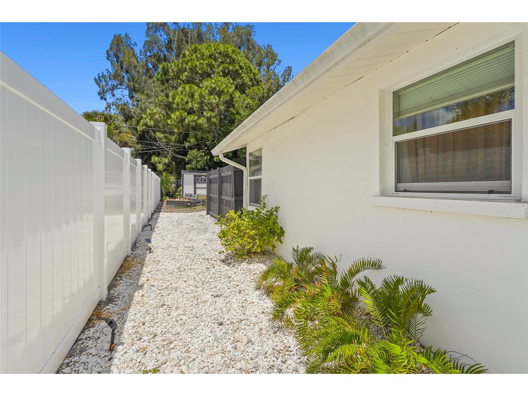 831 Winter Garden Drive Sarasota FL 34243 A4693534 image50