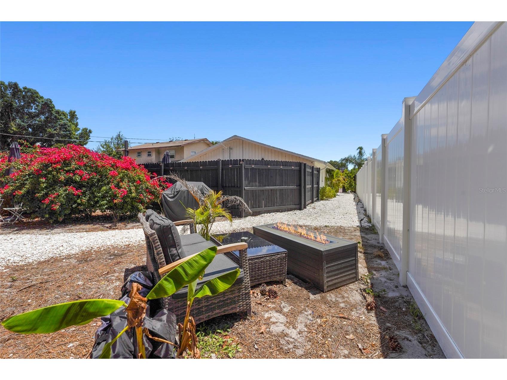 831 Winter Garden Drive Sarasota FL 34243 A4693534 image51