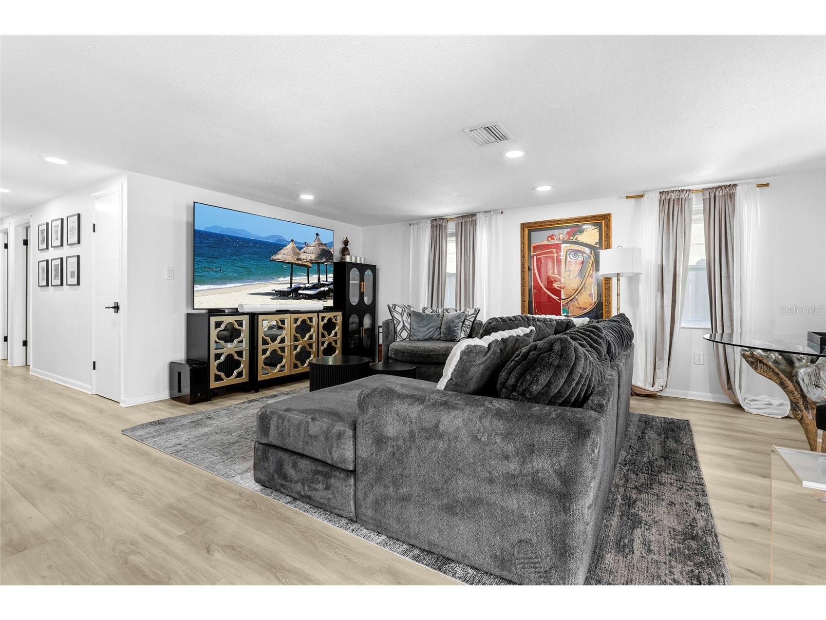831 Winter Garden Drive Sarasota FL 34243 A4693534 image6