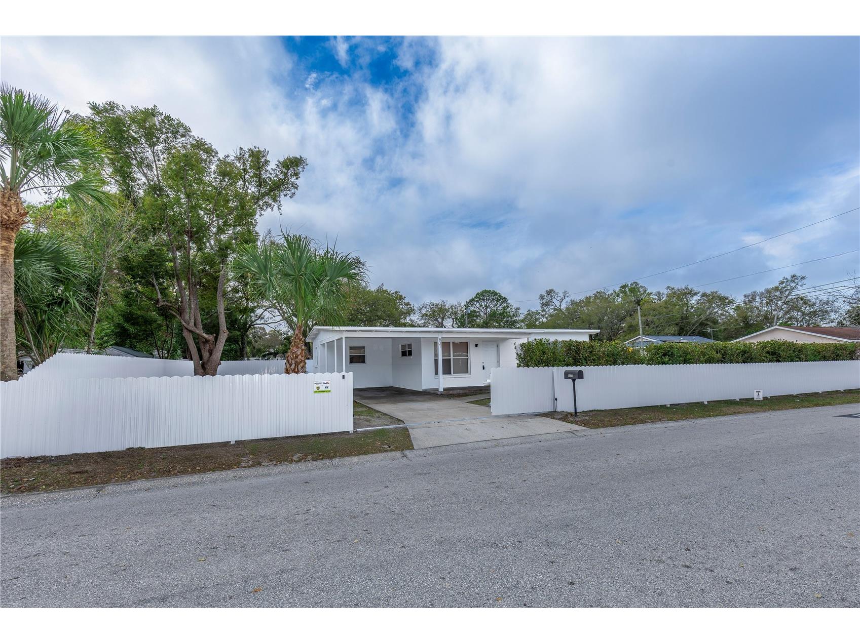 831 Woodlawn Street Clearwater FL 33756 TB8481439 image1