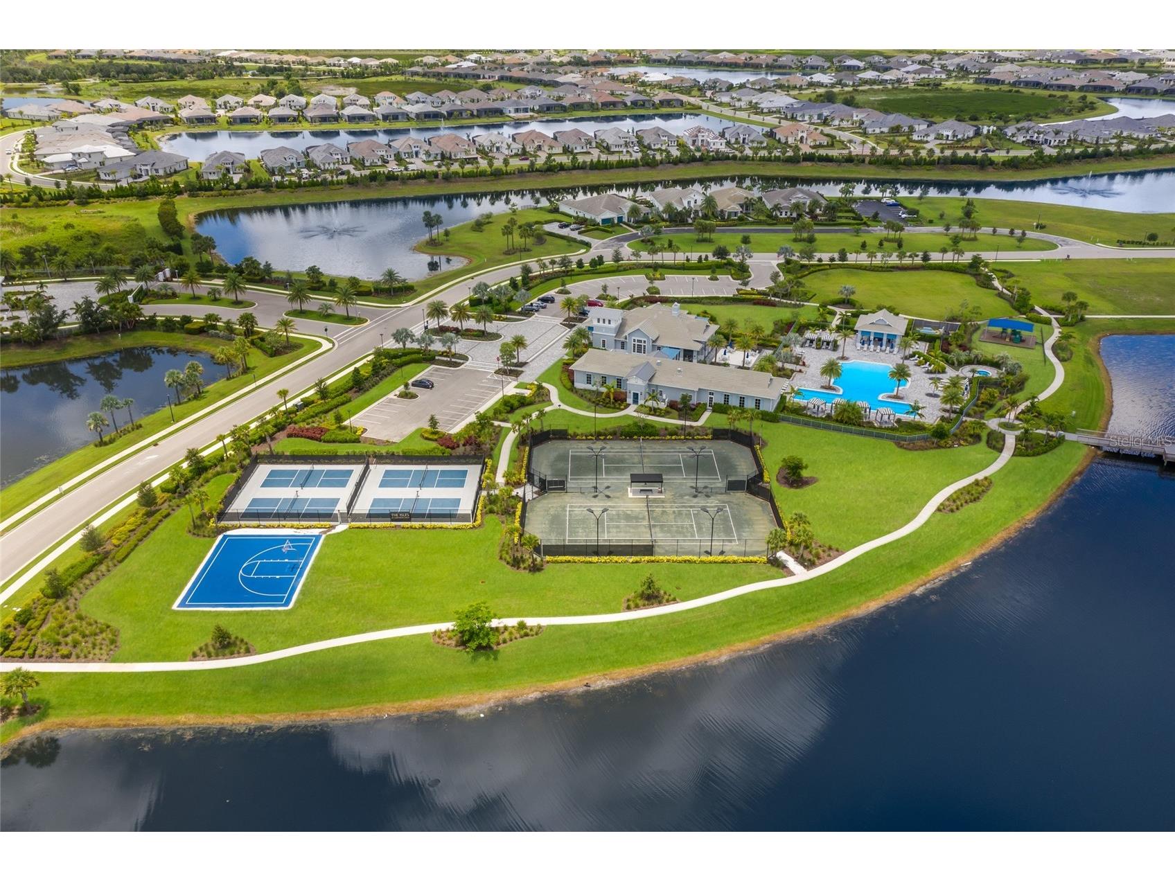 8310 Redonda Loop Lakewood Ranch FL 34202 A4694174 image60