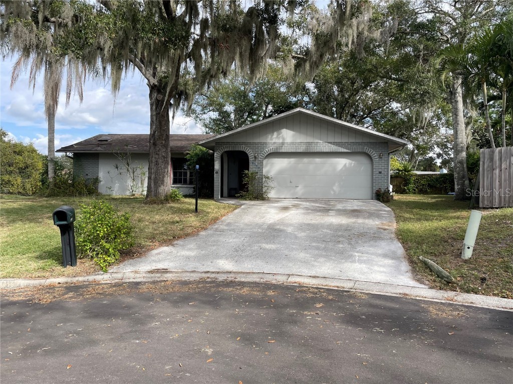 8315 Brandeis Circle W Sarasota FL 34243 A4592008 image1