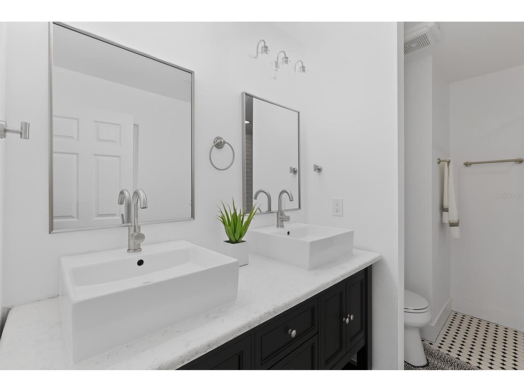 8317 Boxwood Drive Tampa FL 33615 TB8494920 image29