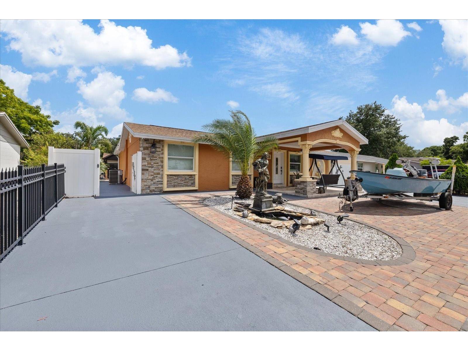 8318 Drycreek Drive Tampa FL 33615 TB8526071 image37