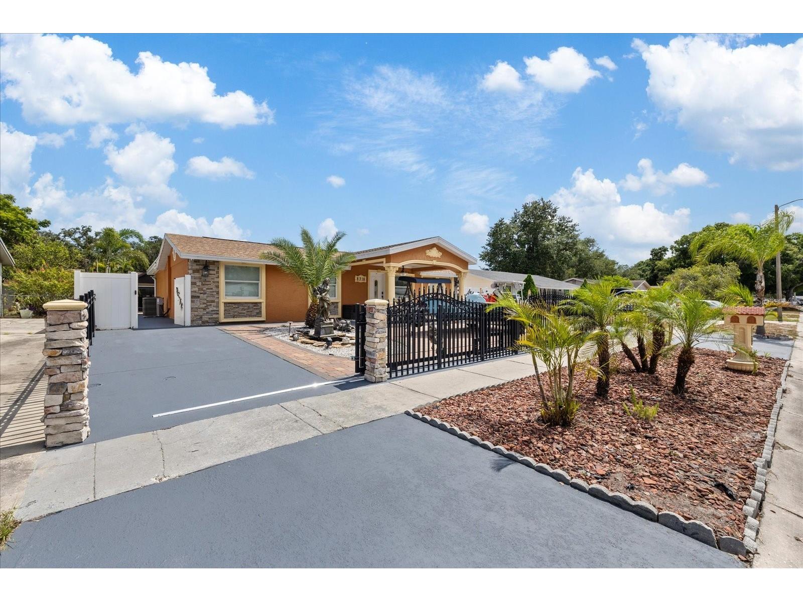 8318 Drycreek Drive Tampa FL 33615 TB8526071 image38