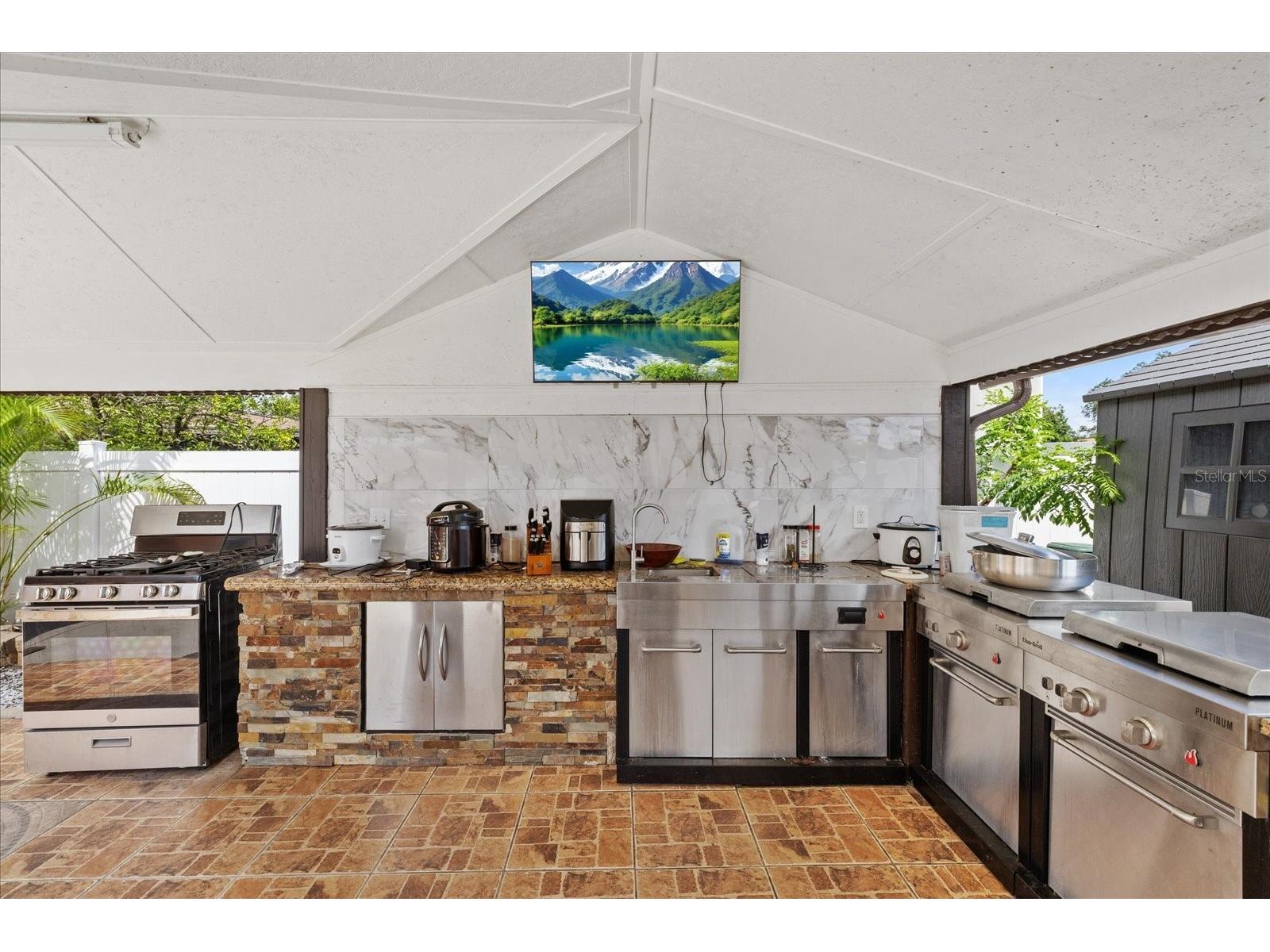 8318 Drycreek Drive Tampa FL 33615 TB8526071 image51