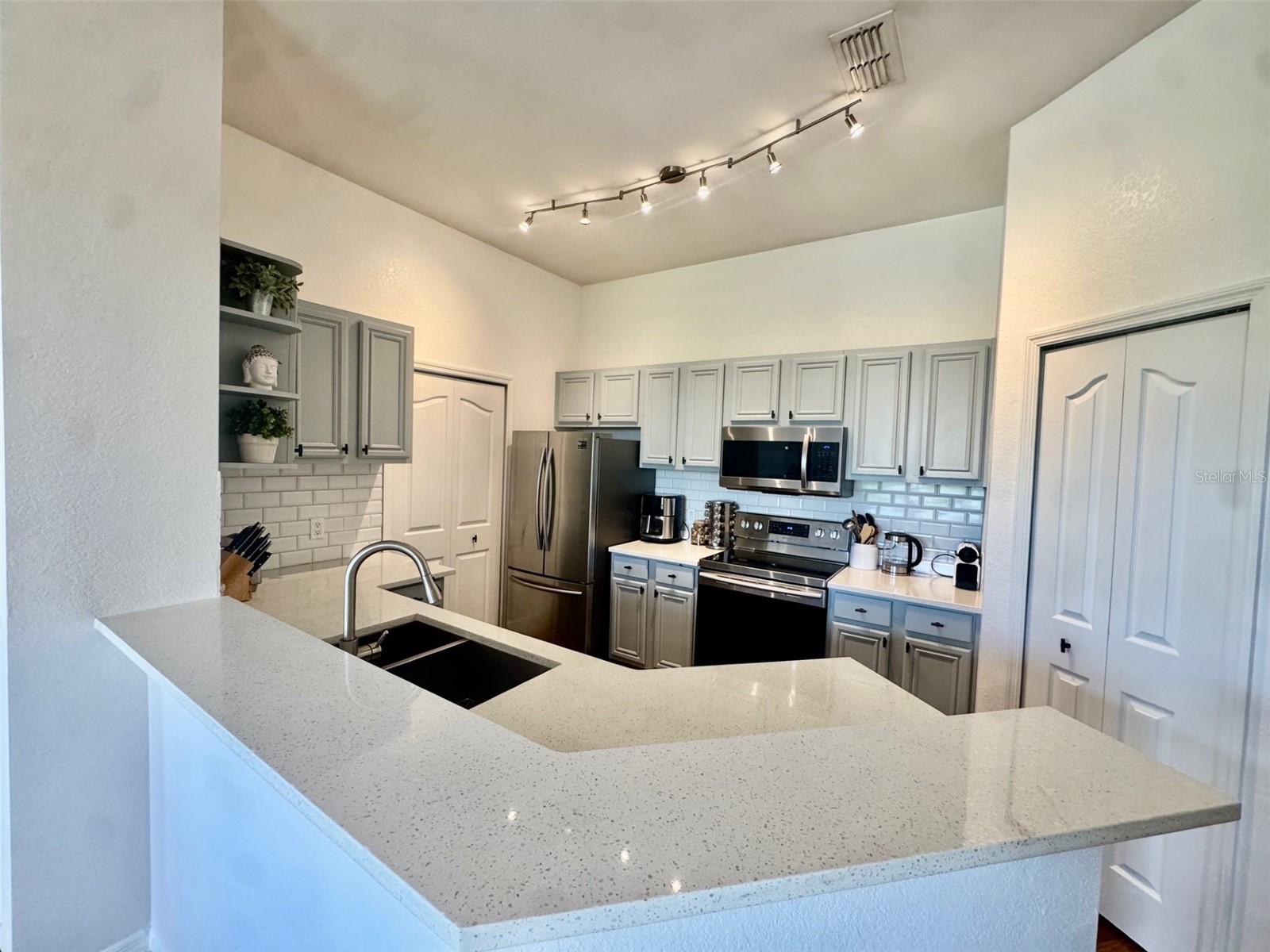 8319 38th Street Circle E #305 Sarasota FL 34243 A4688763 image6